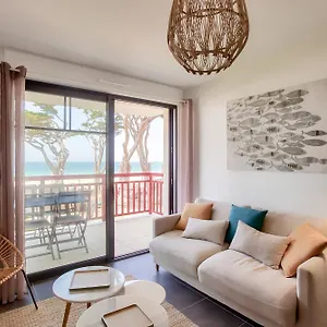  Appartement Un Bel Avec Vue Sur Le Large A
